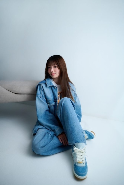 新曲「恋に落ちた私の負け」のMVをプレミア公開!